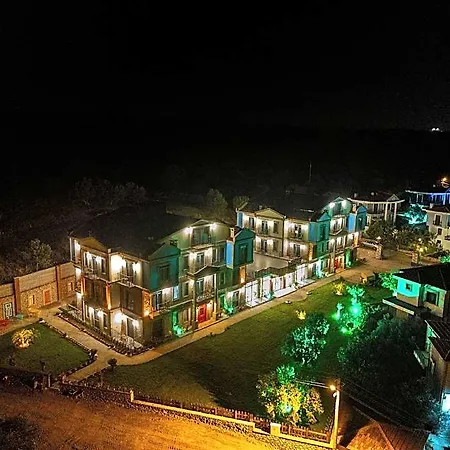 Hotel Cunda Nisa 3*